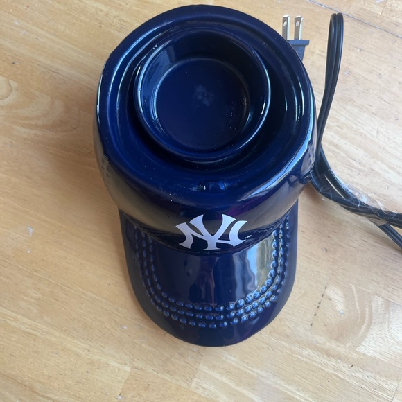 Scentsy New York Yankees ball cap candle wax warmer - Picture 2 of 6